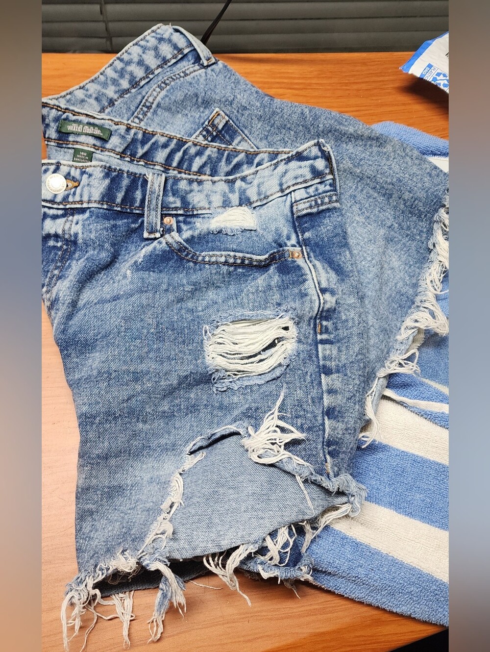 Wild Fable Distressed Jean Shorts Sz 14W Women Blue Jeans Pre-Owned - Picture 6 of 7